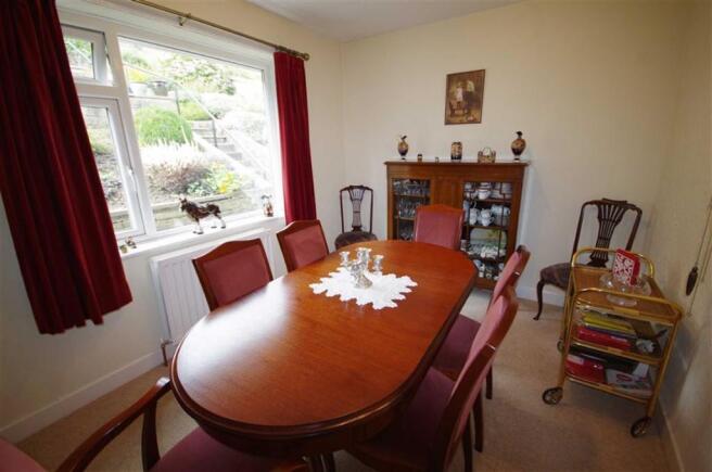 SEPARATE DINING ROOM