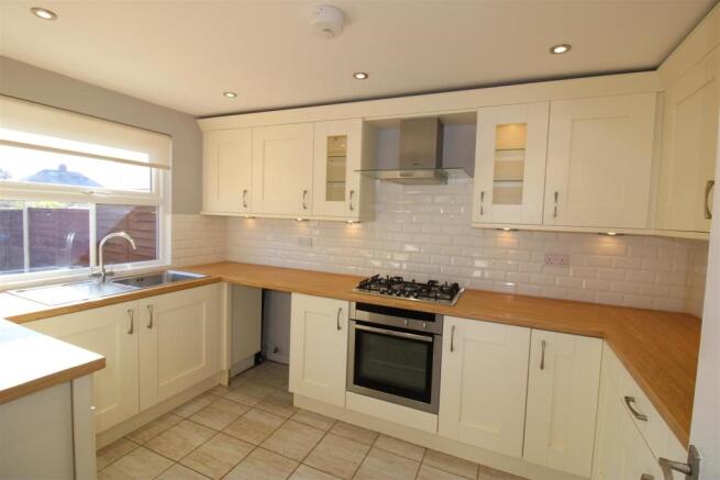 52 Kingswood Road 2021 kitchen.jpg
