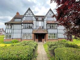 Flat 3, Suffolk House, Queens Drive, London W3 0HN