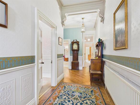5 bed Semi-Detached for sale Image 6