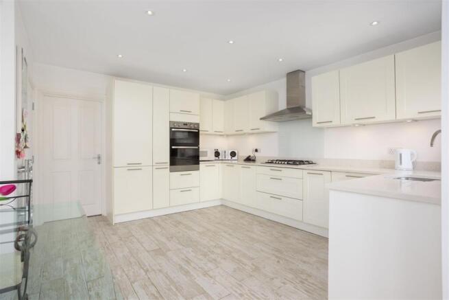 3 bed Semi-Detached for sale Image 7