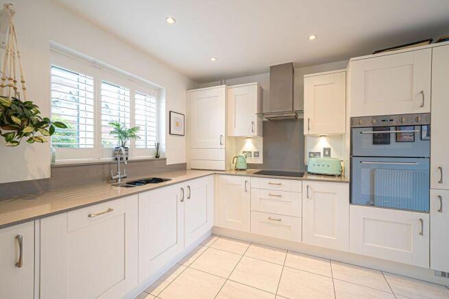 Cowslip Drive, Whitchurch, RG28 7FP photo 2
