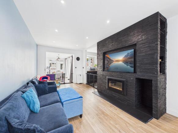 CAM02119G0-PR0566-STILL002