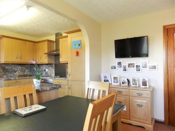 Dining 1 (Property Image)