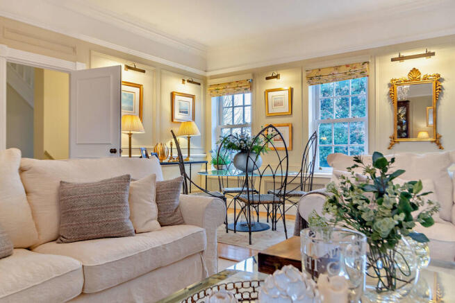 8632598-interior2...