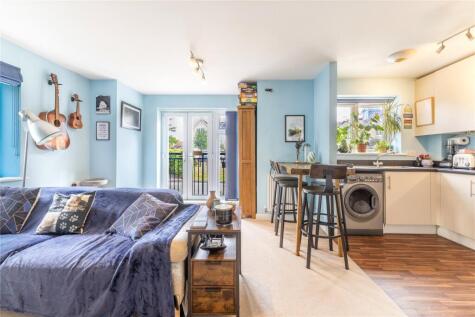 Raynham Close, Guildford, Surrey, GU4