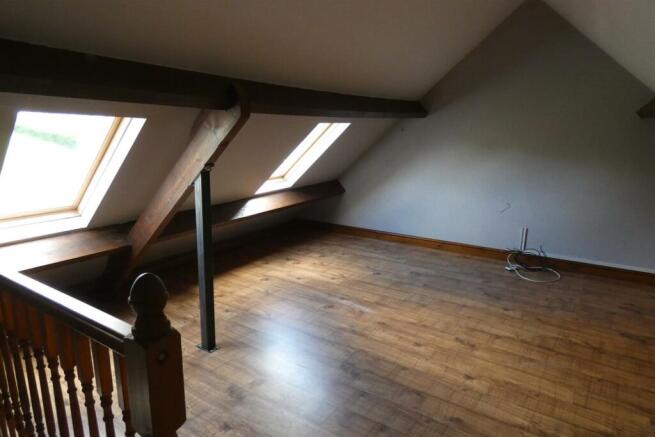 SPACIOUS LOFT ROOM