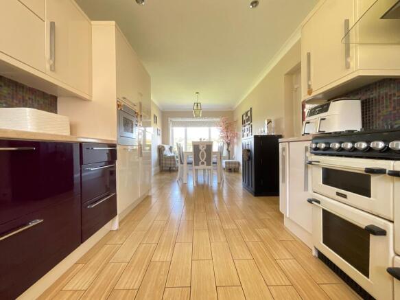 3 bed Detached for sale Image 9