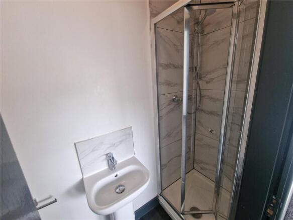 2 bed Apartment to rent Image 10