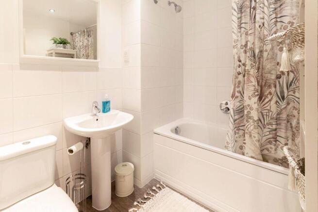 Ensuite to Bed 1