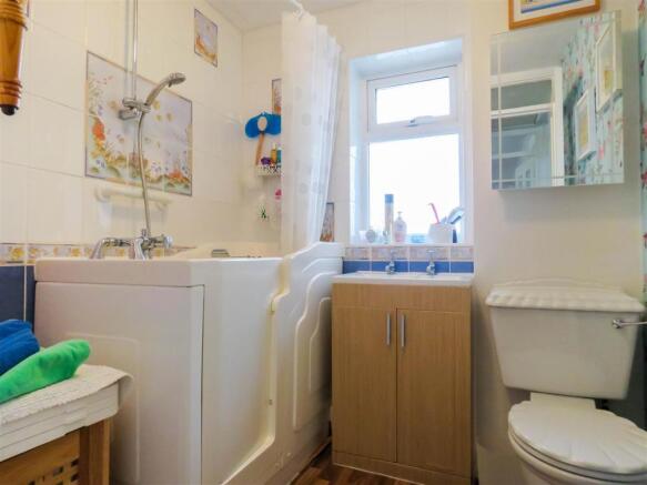 Bathroom.JPG