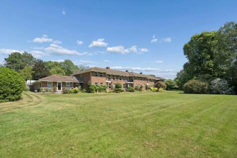 Purton Court, Farnham Royal, SL2