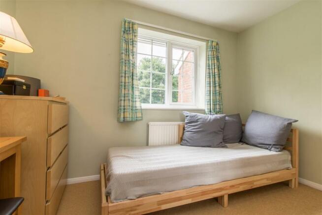 22 Haysman Close-9.jpg