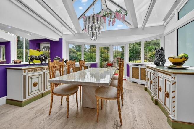 4 bed Detached for sale Image 4