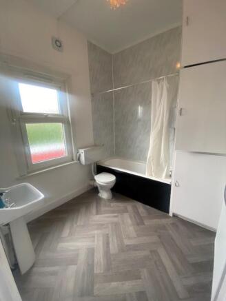 3 bed Terraced to rent Image 4