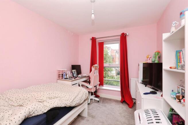 5 bed Town House for sale Image 8
