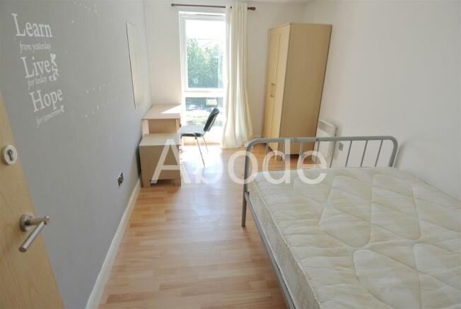 3 bed Flat to rent Image 4
