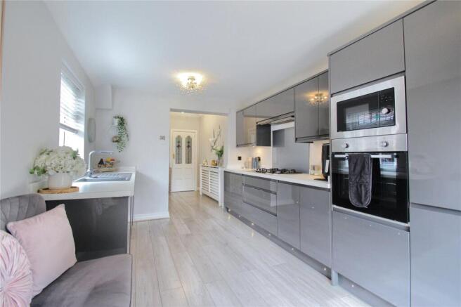 4 bed Semi-Detached for sale Image 9