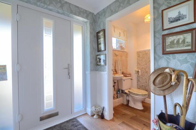 4 bed Detached for sale Image 8