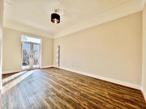 2 bed Apartment to rent Image 4