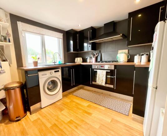 2 bed Flat for sale Image 6