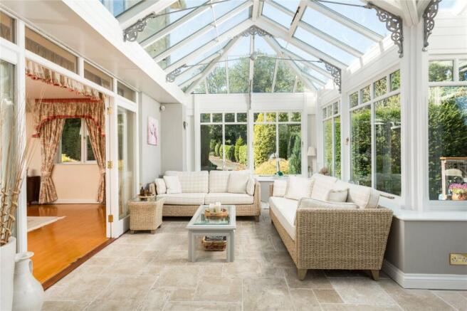 5 bed Detached for sale Image 11