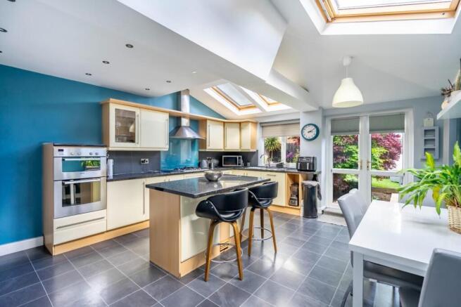 3 bed Semi-Detached for sale Image 7