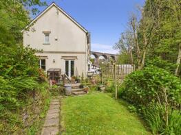 Squirrels Leap, Orchard Grove, St. Austell PL25 5TW
