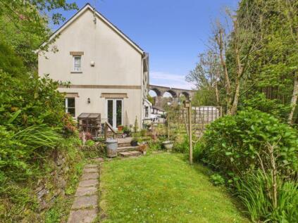 St Austell - spacious detached home