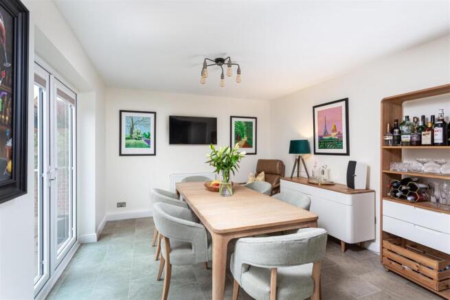 4 bed Detached for sale Image 5