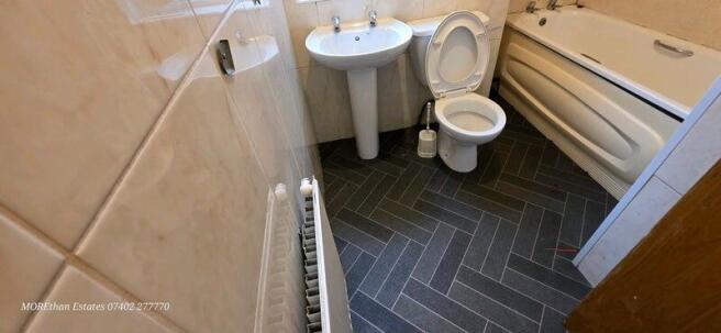 Bright, tidy bathroom with a bathtub, pedestal ...