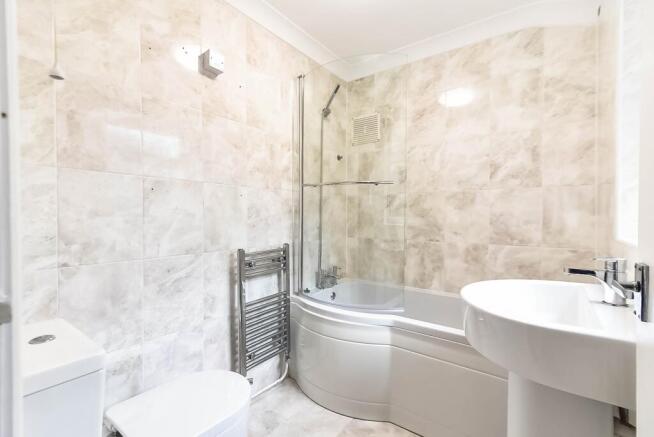 2 bed Terraced to rent Image 6