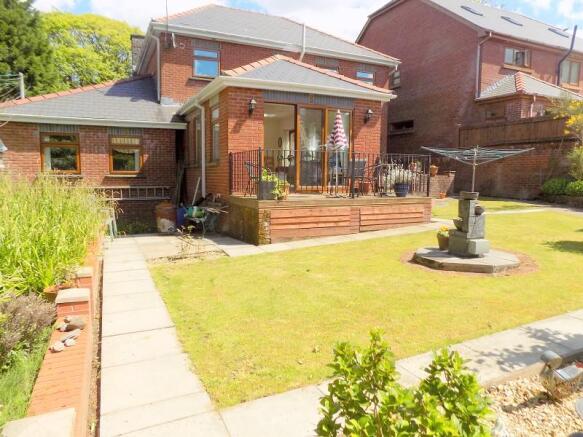 Another angle of rear garden area