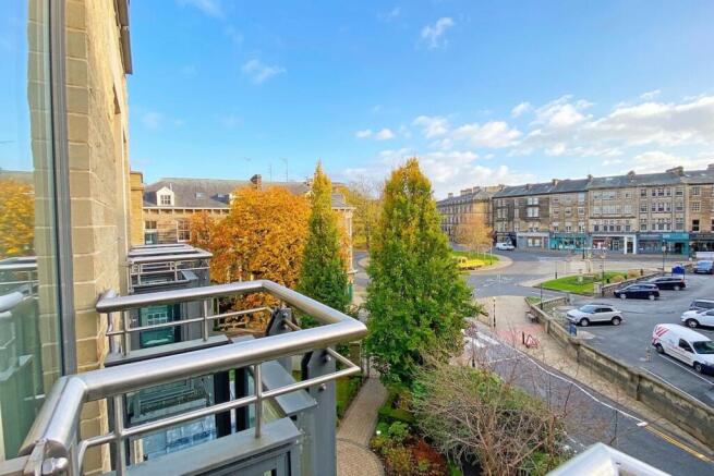 3 bed Flat for sale Image 11