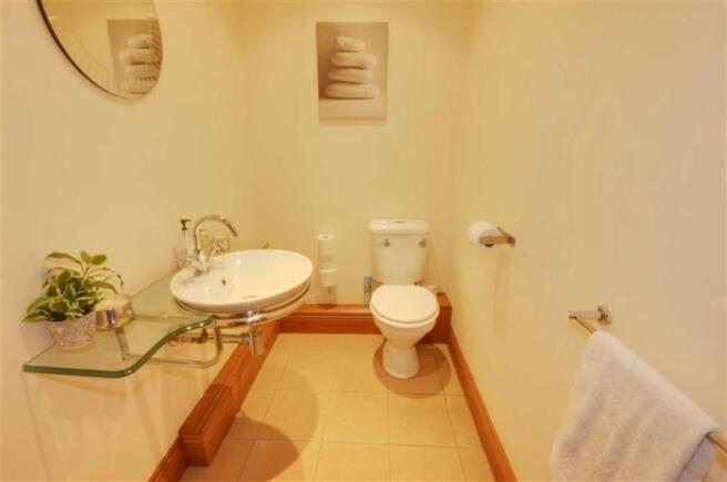 GROUND FLOOR W.C