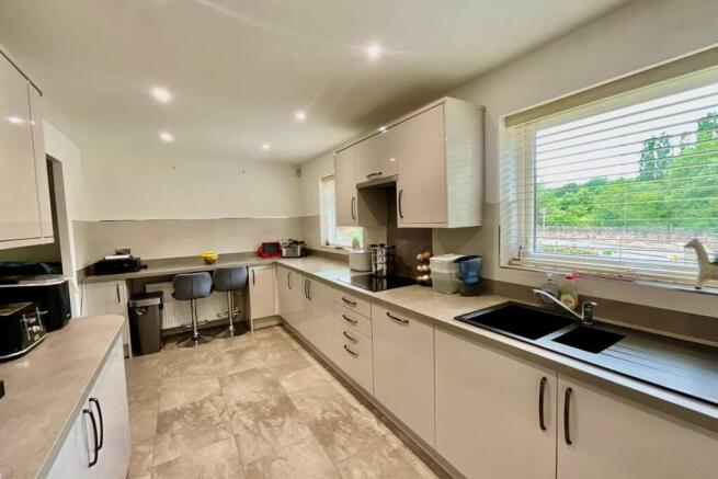 3 bed Bungalow for sale Image 4