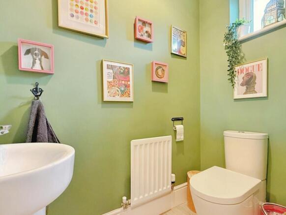 4 bed Semi-Detached for sale Image 5