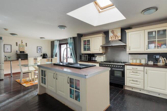 Kitchen Dining Area