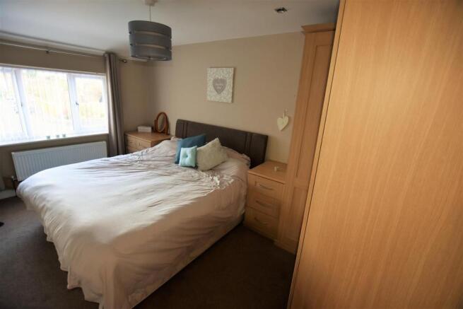 bedroom1a.jpg