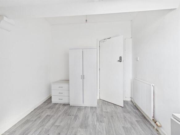 23 bed Block of Apartments for sale Image 7