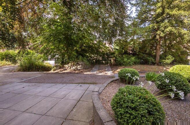 2 bed Semi-Detached to rent Image 9