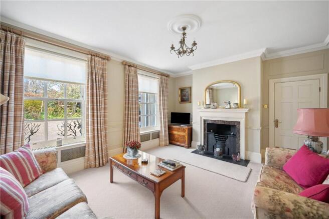 6 bed Detached for sale Image 8