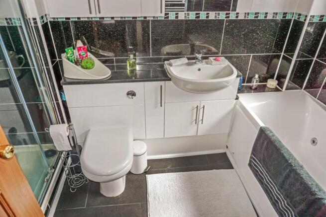 Master En-suite