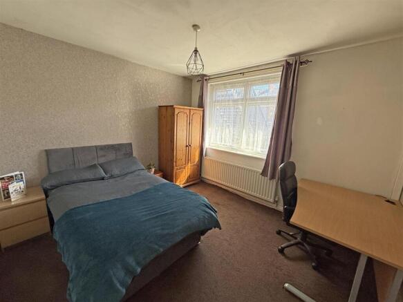 Bedroom 1.jpg