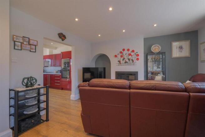 3 bed Semi-Detached for sale Image 7