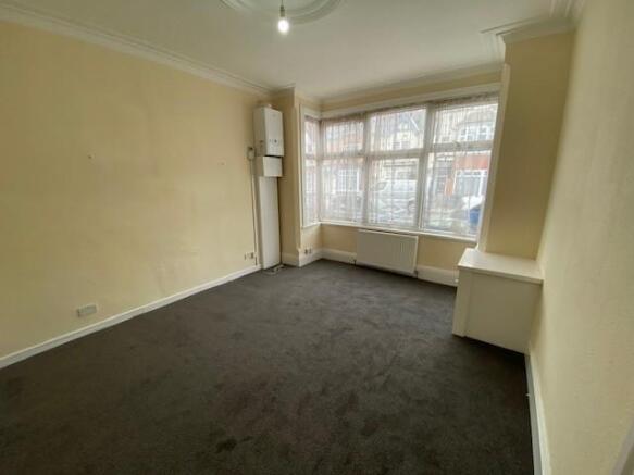 Alexander Rd 47 flat 1 lounge 2.jpg