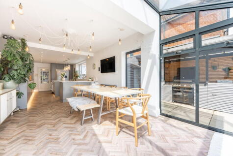 Hillside Avenue, Southampton, SO18 1LD