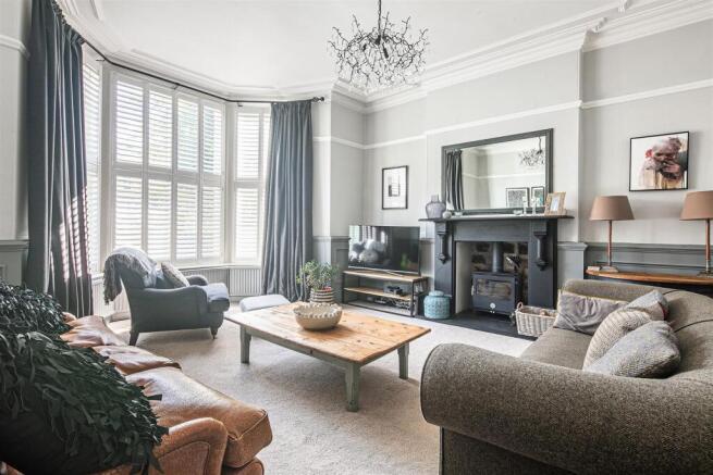 5 bed Semi-Detached for sale Image 8
