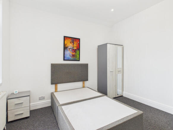 1 bed House Share to rent Image 4