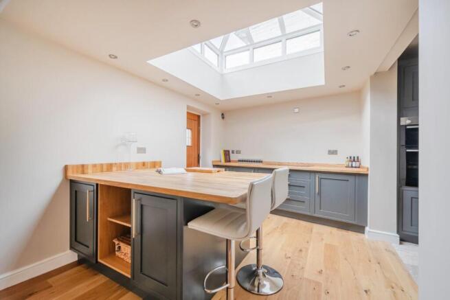 4 bed Link Detached House for sale Image 6